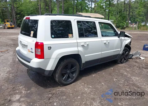 2013 Jeep Patriot Latitude z USA, uszkodzony, nr VIN 1C4NJRFBXDD248058